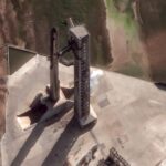 Starship V3 do espaço: Satélite tira foto incrível do megaguindaste da SpaceX na base