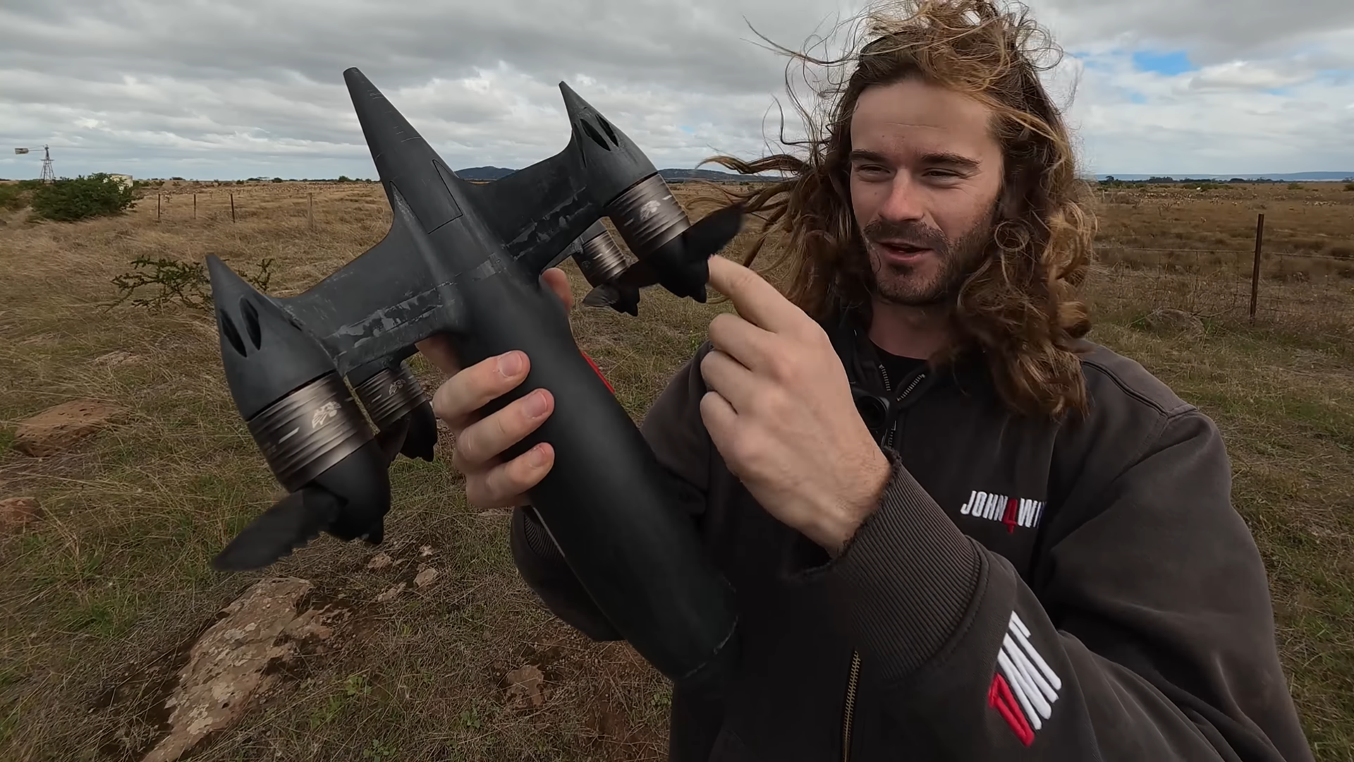 Drone quebra recorde mundial de velocidade com 729 km/h em teste — hélices de fibra de carbono em formato de dente de serra são um dos principais avanços no design do Blackbird