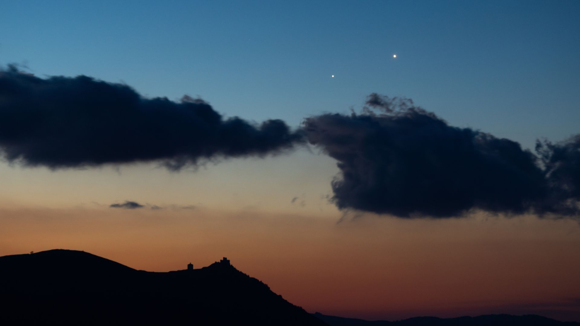 3 planetas se alinharão no céu noturno hoje à noite: veja onde observar o minidesfile planetário.