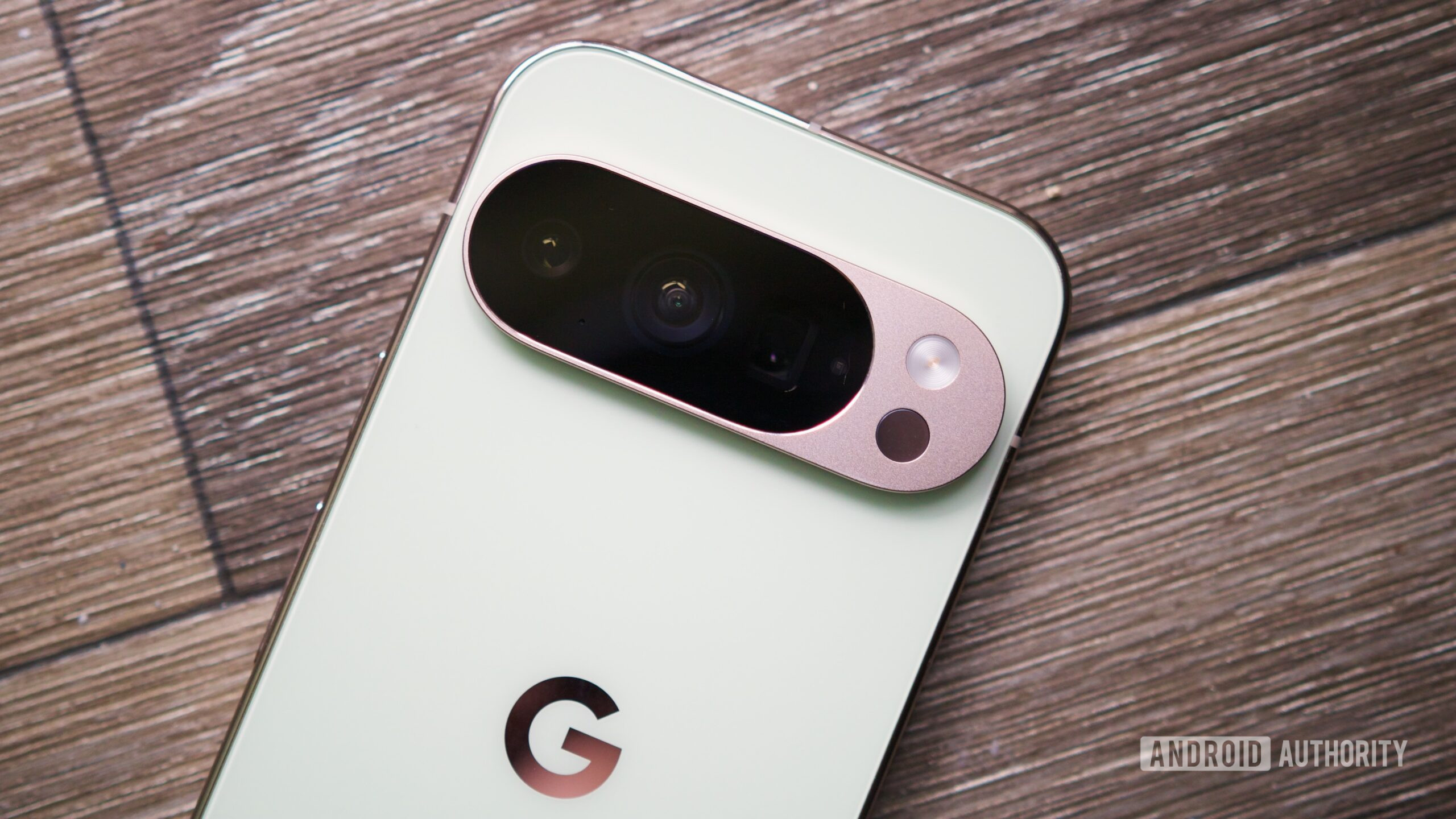 Usuário do Pixel 10 Pro XL diz que o Google devolveu seu telefone em estado pior que o de um aparelho morto.