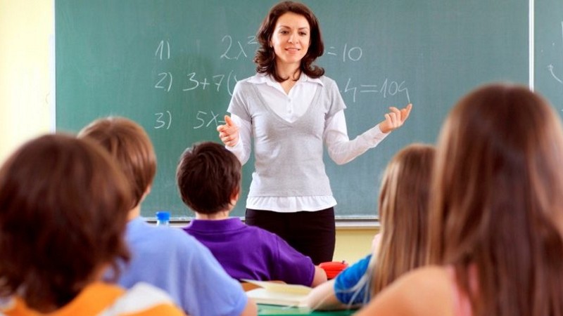 Treinamento, não silêncio: com apoio, professores podem combater o racismo e a xenofobia em qualquer sala de aula.