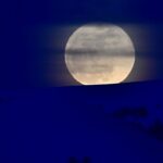 Rara Lua Azul esconde a luz vermelha de uma estrela antiga em 31 de maio: você conseguirá vê-la?