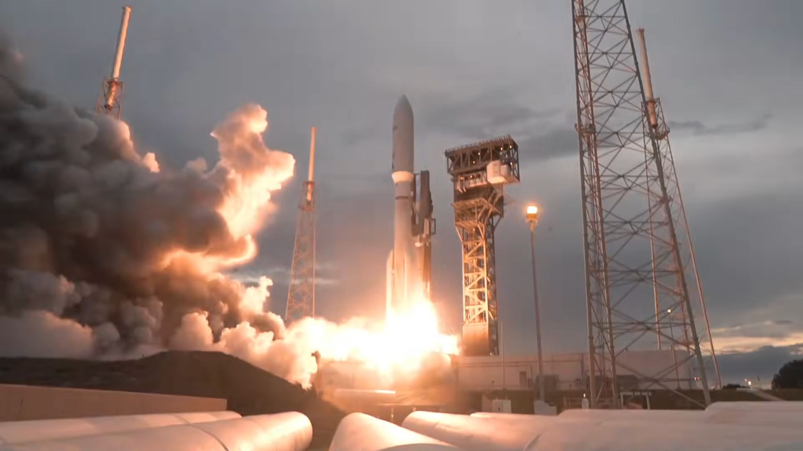 Assista ao lançamento de um foguete Atlas V com 29 satélites de internet LEO da Amazon para a órbita hoje à noite
