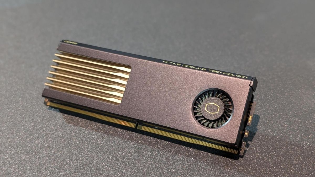 A Cooler Master está trazendo resfriamento ativo para memória RAM DDR5, prometendo quedas de temperatura de até 15 graus — o ‘MasterDIMM’ combina memória G.SKILL com uma ventoinha integrada, com kits de até 128GB.