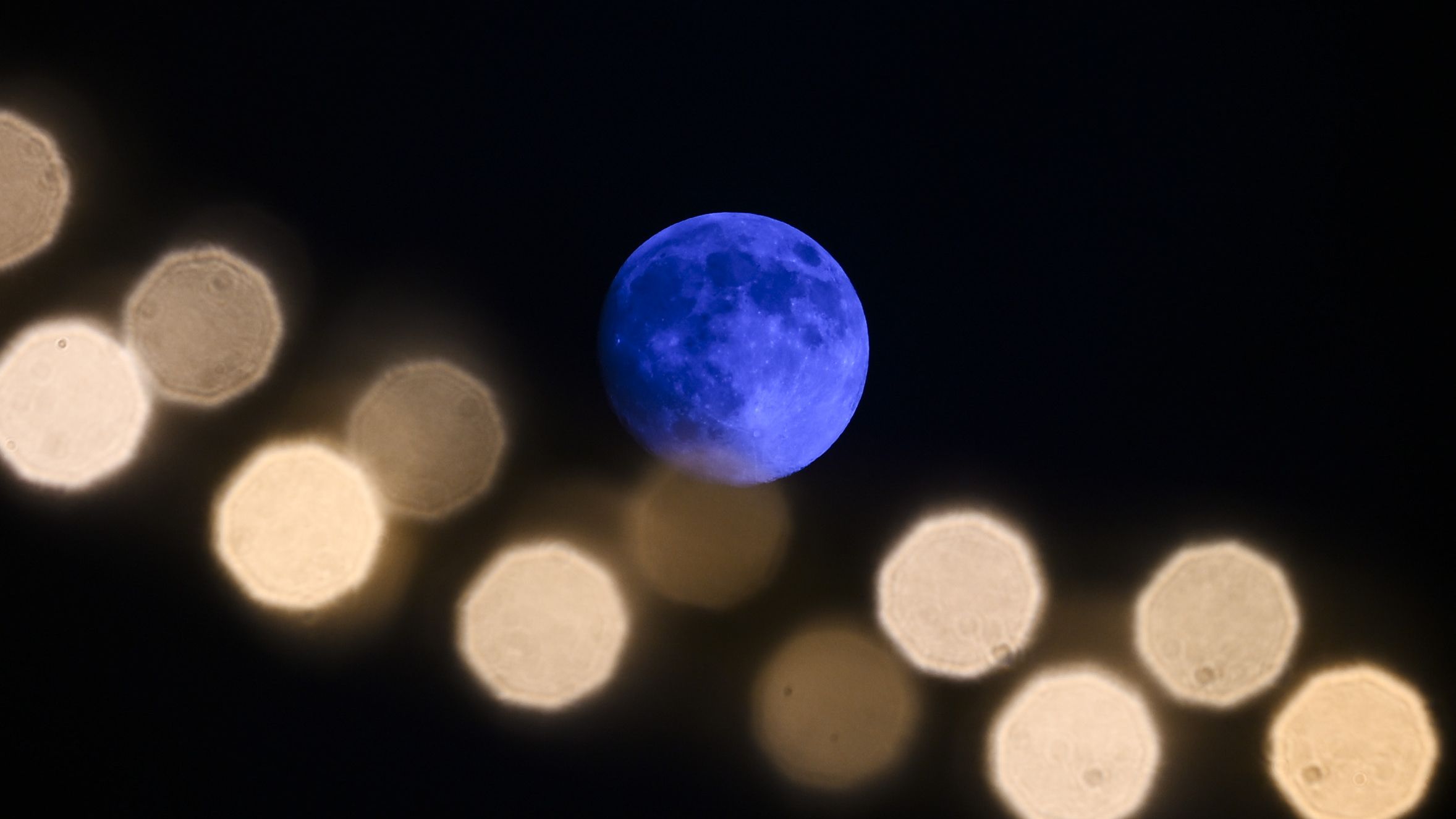 A Lua Azul nasce hoje à noite: onde e quando ver a segunda lua cheia de maio