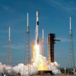 SpaceX lança 29 satélites Starlink da Flórida poucas horas após explosão de foguete da Blue Origin (vídeo)