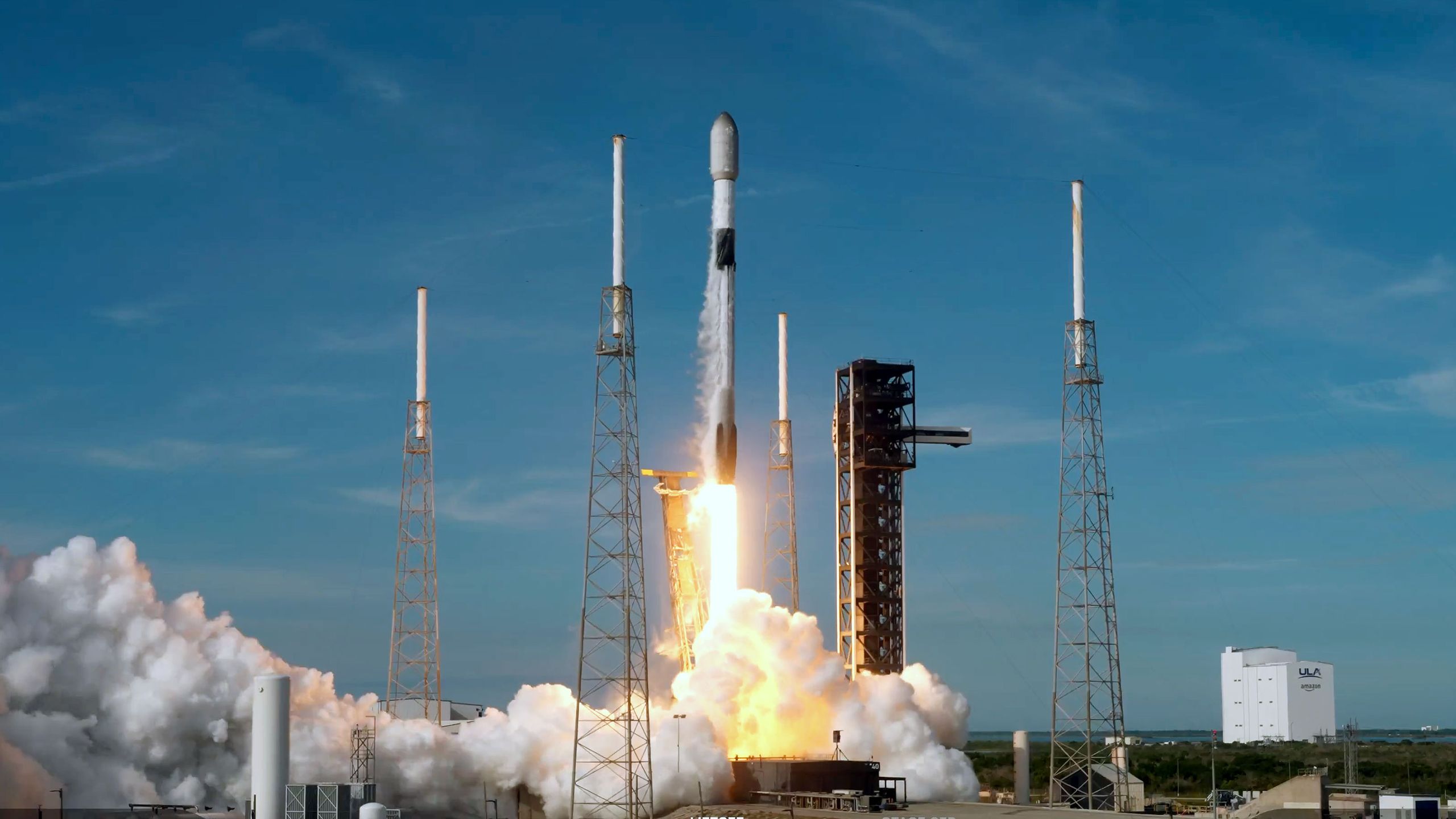 SpaceX lança 29 satélites Starlink da Flórida poucas horas após explosão de foguete da Blue Origin (vídeo)
