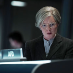 Wrenn Schmidt, estrela de ‘For All Mankind’, fala sobre a jornada de sua personagem do controle da missão da NASA à prisão (entrevista)