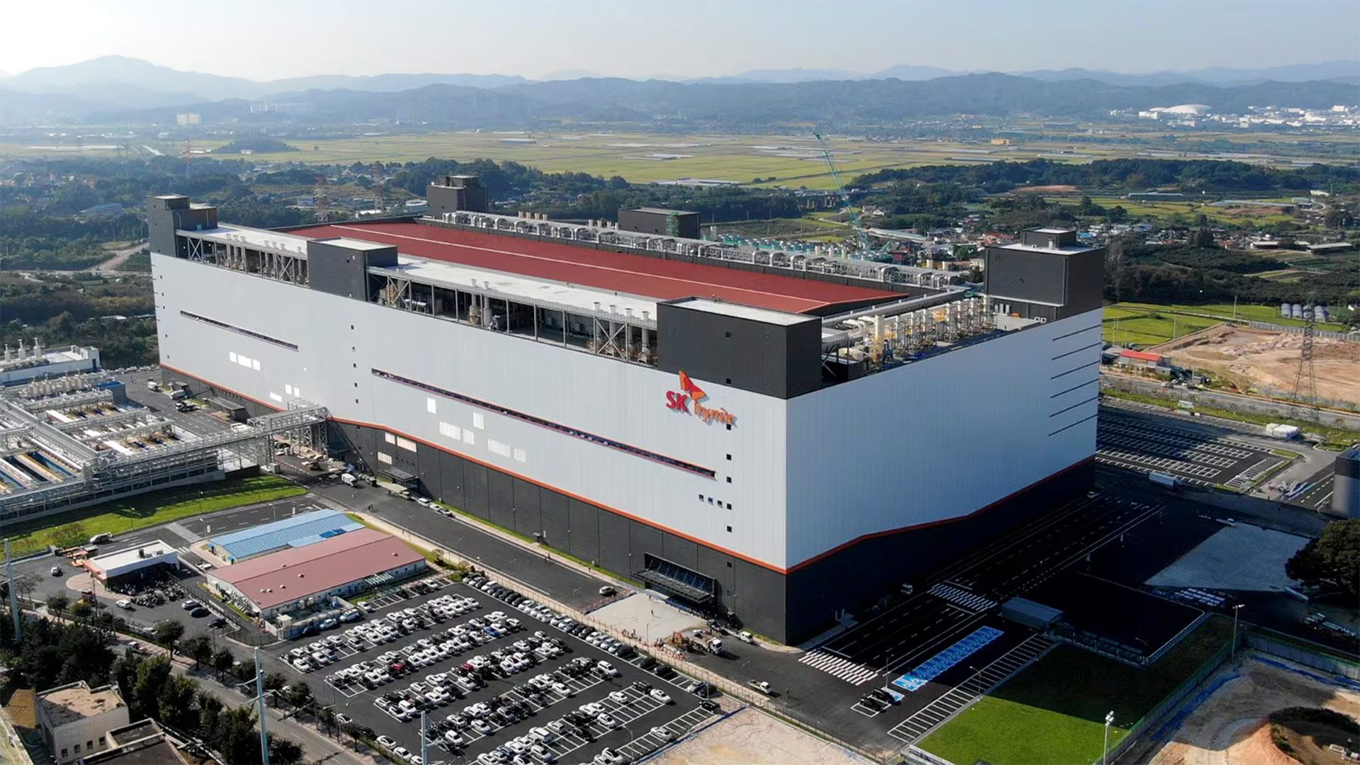 Sete pessoas hospitalizadas após incêndio com gás tóxico em fábrica de memória avançada da SK hynix — incidente hoje no 4º campus de Cheongju levou à evacuação de todos os 3.600 funcionários