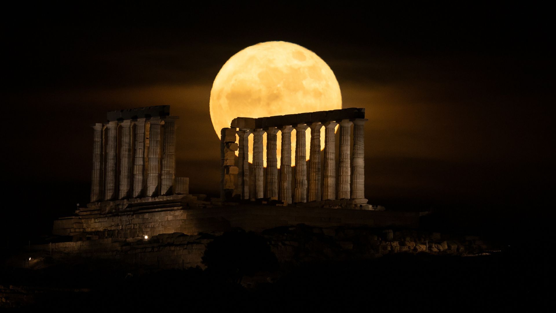 A Lua Azul de maio encanta observadores de estrelas em todo o mundo — veja estas fotos impressionantes da menor lua cheia de 2026