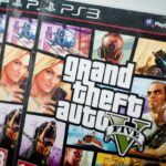 Serviço de trapaças de Grand Theft Auto V é hackeado, expondo milhares de jogadores.