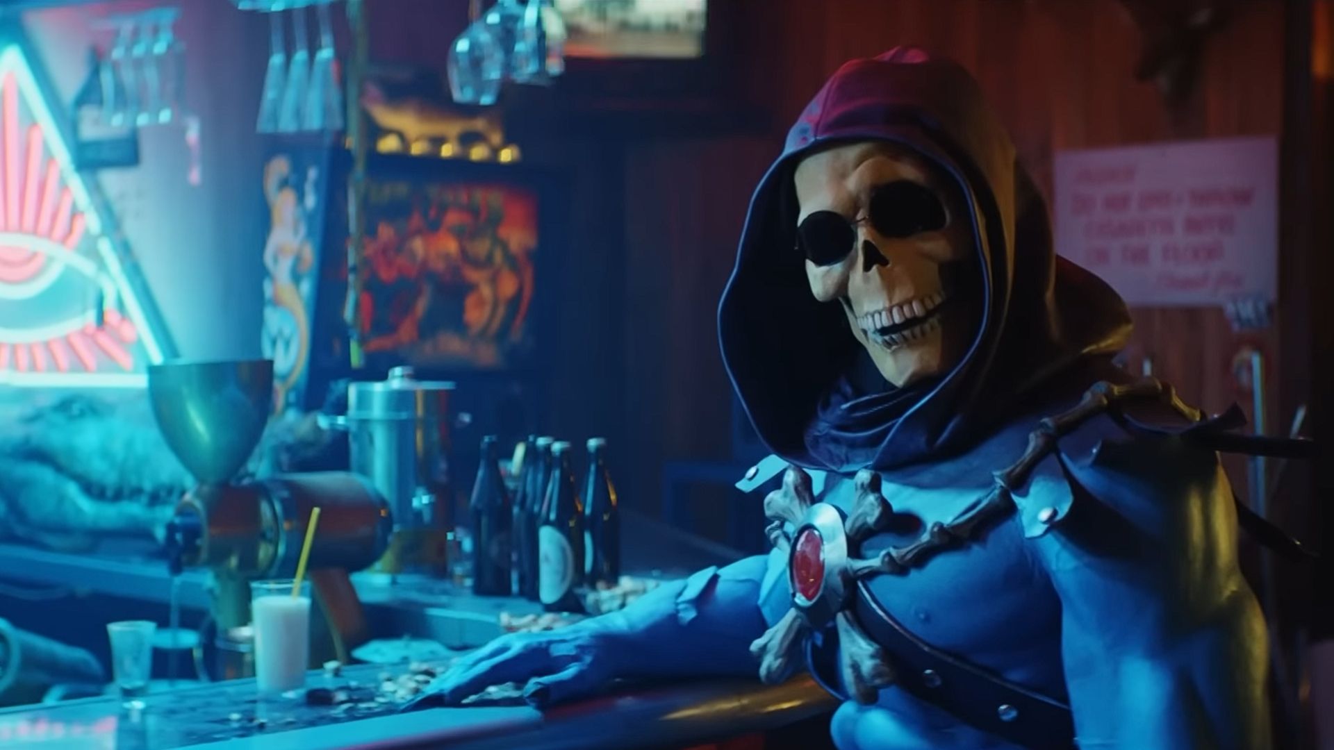 Esqueça ‘Mestres do Universo’, o melhor encontro em live-action de He-Man e Esqueleto foi em um comercial de seguro.