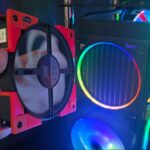 Levelplay exibe ventoinhas magneticamente acopladas que são reversíveis, conectam-se via pogo pins e USB-C – além de um AIO que troca uma tela por um botão grande. Levelplay exibe ventoinhas magneticamente acopladas que são reversíveis, conectam-se via pogo pins e USB-C – além de um AIO que troca uma tela por um botão grande.