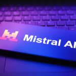 Há rumores de que a Mistral captará €3 bilhões com valuation de €20 bilhões. Há rumores de que a Mistral captará €3 bilhões com valuation de €20 bilhões.