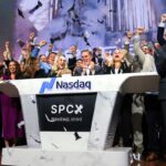 IPO da SpaceX fecha em alta de 19% e entrega o primeiro trilionário do mundo.