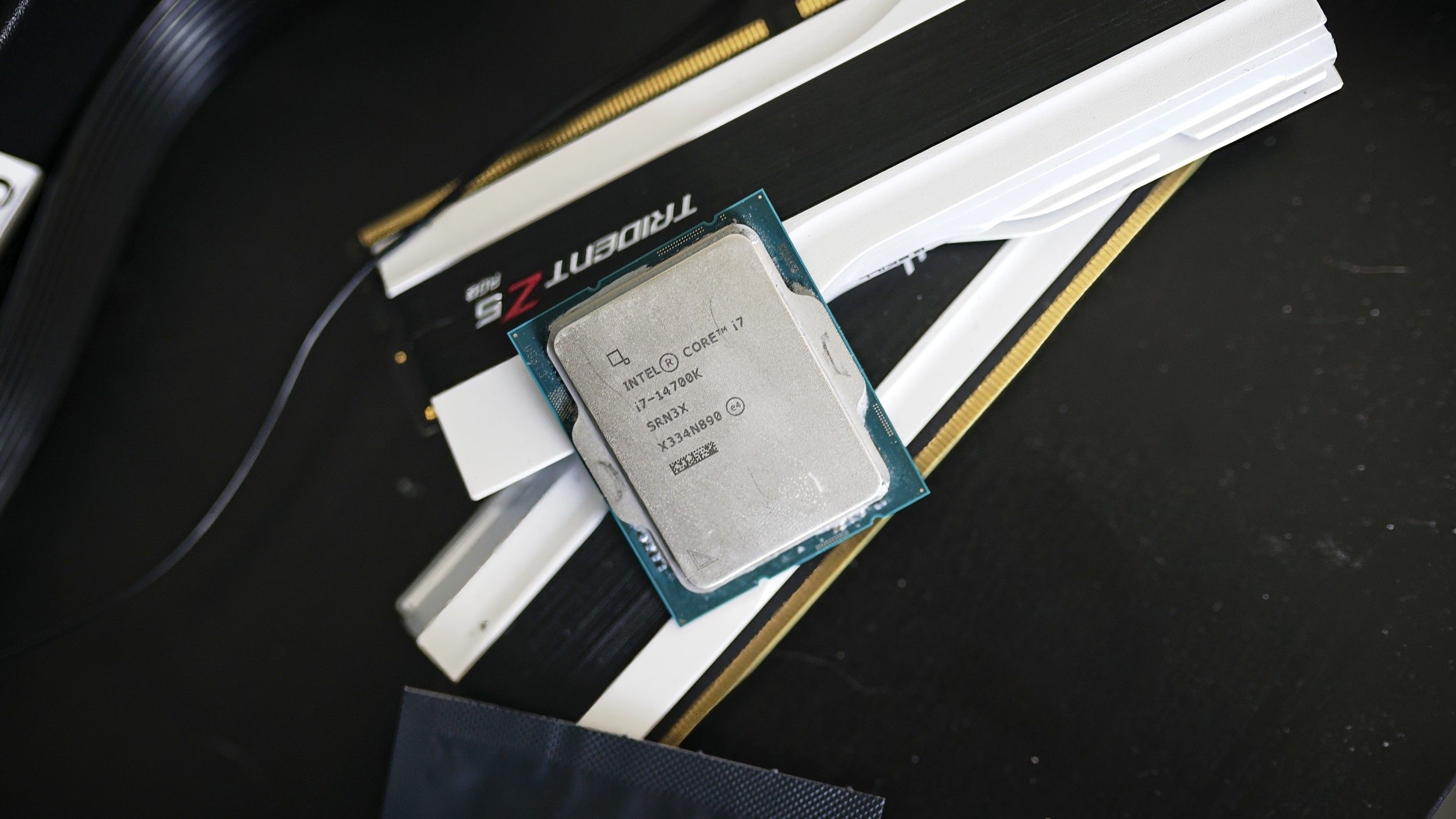 Intel estaria preparando retorno surpresa a sistemas DDR4 com Raptor Lake Next — plataforma LGA 1700 aparentemente prevista para o primeiro semestre de 2027, seguindo o exemplo da AMD ao estender a longevidade da plataforma de entrada.