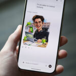 O Google Mensagens poderá em breve facilitar a identificação de quando seus amigos compartilham imagens criadas por IA. O Google Mensagens poderá em breve facilitar a identificação de quando seus amigos compartilham imagens criadas por IA.