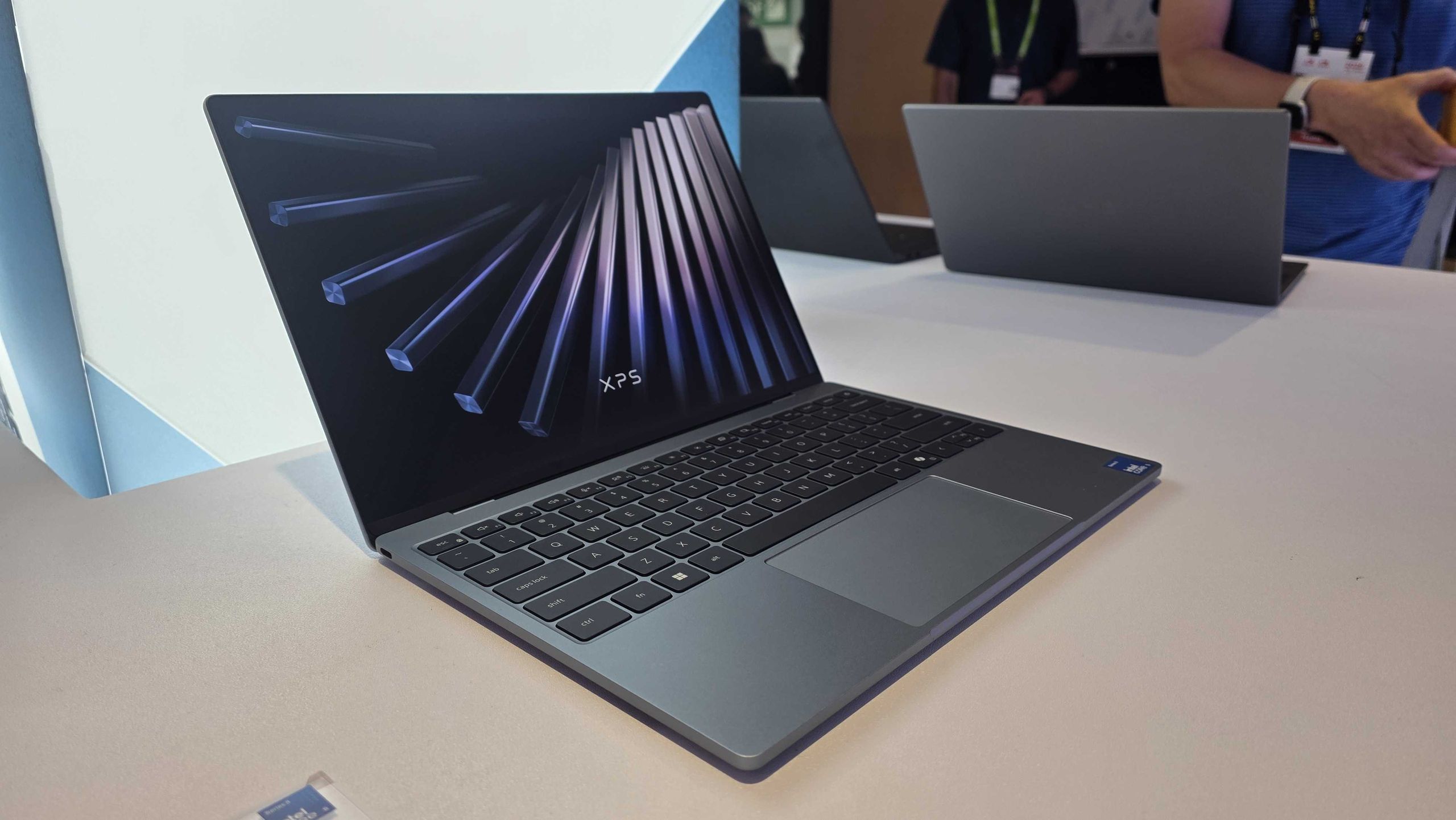 O notebook XPS 13 de US$ 699 da Dell já está disponível visando o MacBook Neo — o design de entrada do XPS vem com Wildcat Lake, 8 GB de RAM e um SSD de 512 GB.