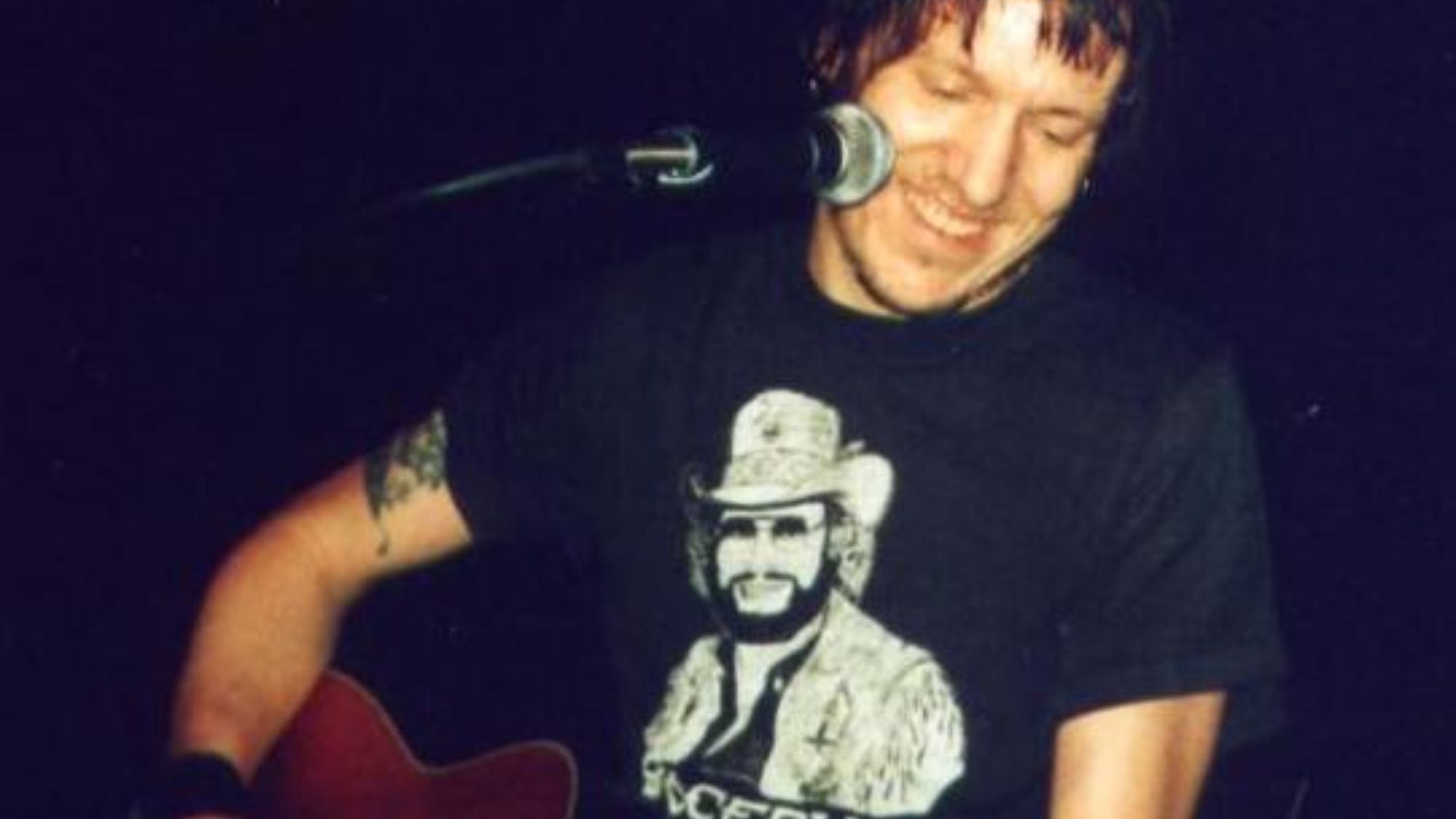 O saudoso e brilhante cantor e compositor Elliott Smith encontra a imortalidade como asteroide.