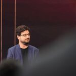Ele fez seu reprodutor de vídeo gratuito rodar sem problemas. Agora ele está fazendo o mesmo pelos robôs. Ele fez seu reprodutor de vídeo gratuito rodar sem problemas. Agora ele está fazendo o mesmo pelos robôs.
