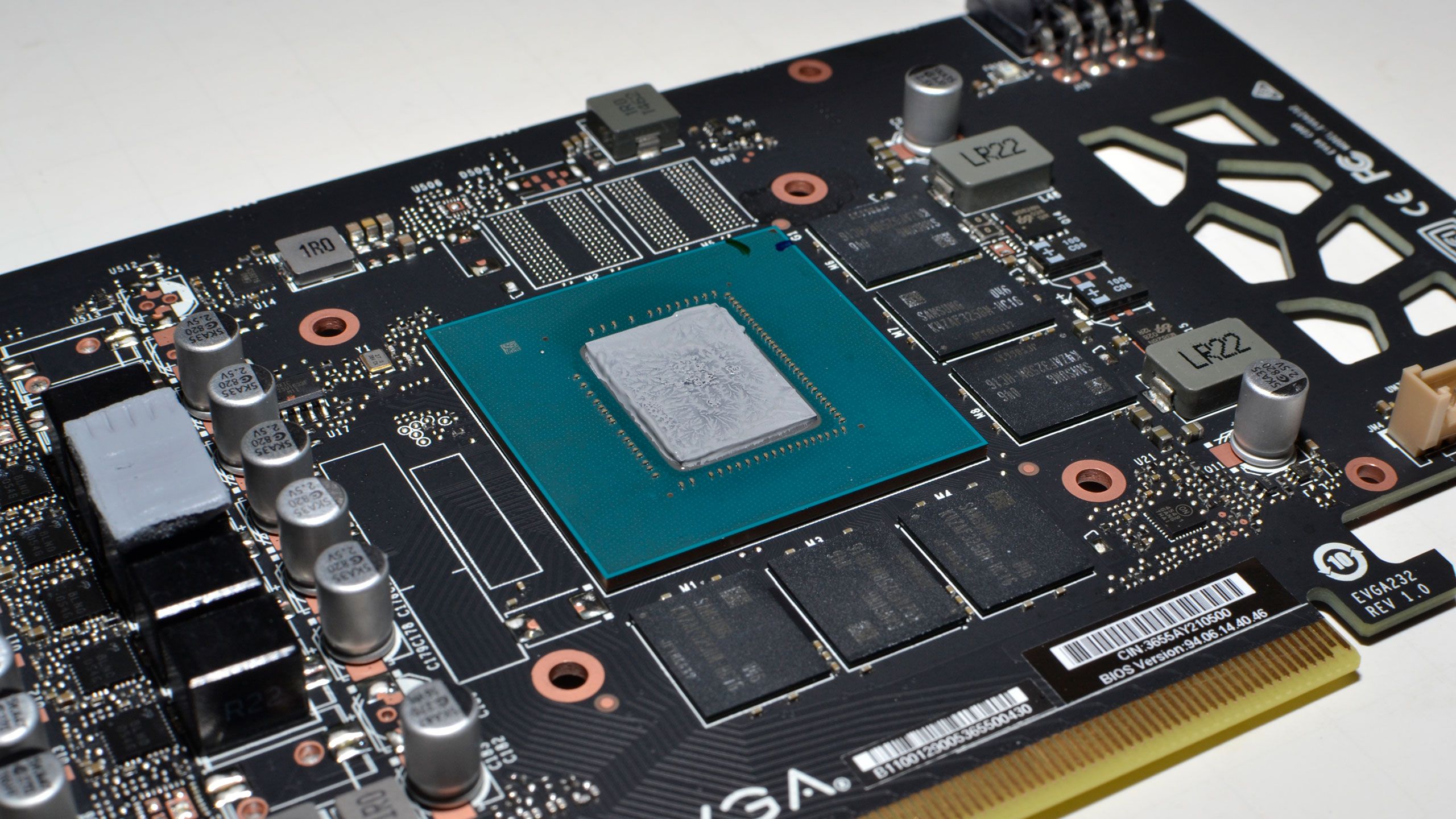Modder engenhoso converte máquina de gelo de bancada em um cooler para GPU RTX 3060 com termostato de frigobar — modificação reduz as temperaturas em até 62% em jogos, Cyberpunk 2077 roda a 22°C