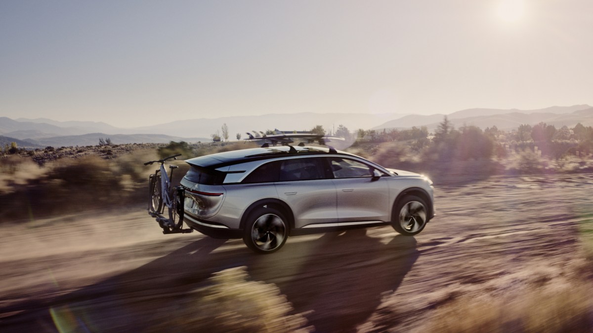 Novo CEO da Lucid Motors corta 18% da equipe para simplificar a empresa